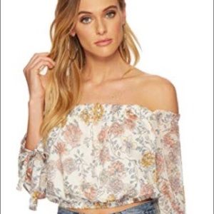 J.O.A Off The Shoulder Crop Top
